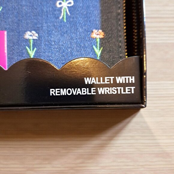 Betsey Johnson Blue Denim Boxed ZA Flower Embroidered Wallet NWT - Picture 4 of 11